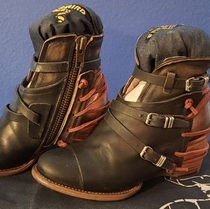 SOLD NIB freebird Crue in black multi.